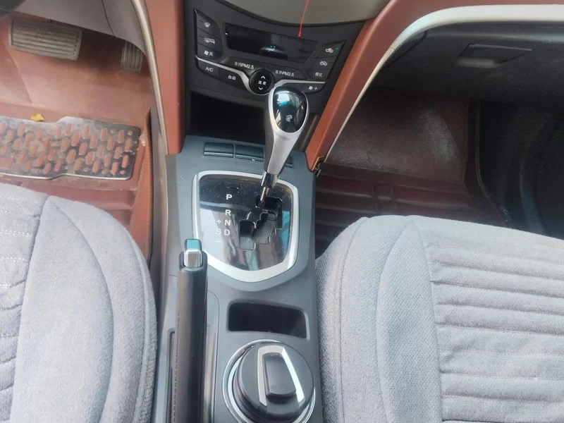 BYD G5 2014 изображение автомобиля #16