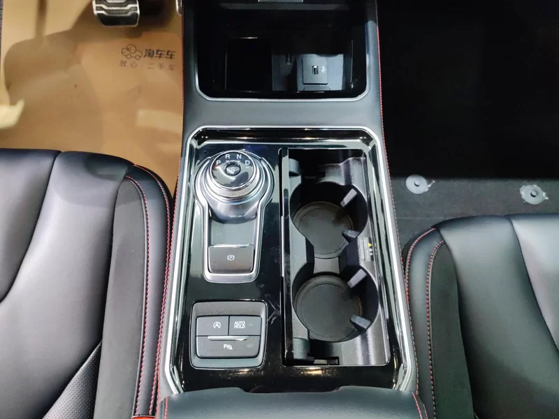 Ford Edge 2022 изображение автомобиля #16