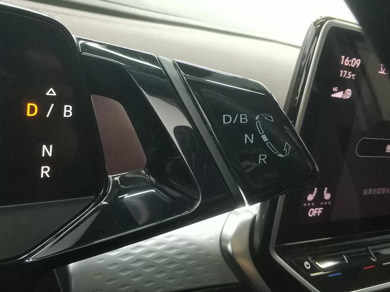 Volkswagen ID.6 X 2022 #16 Volkswagen ID.6 X 2022 car image #16