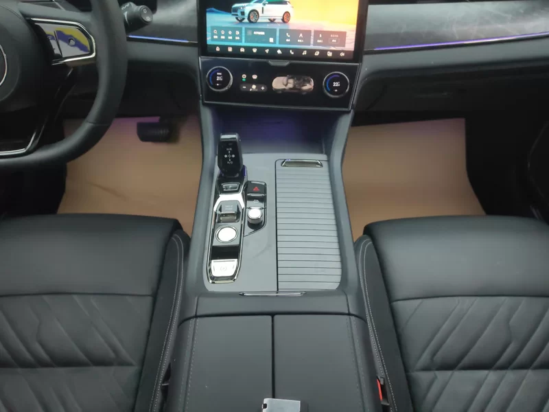 Lynk & Co 09 EM-P 2022 car image #16