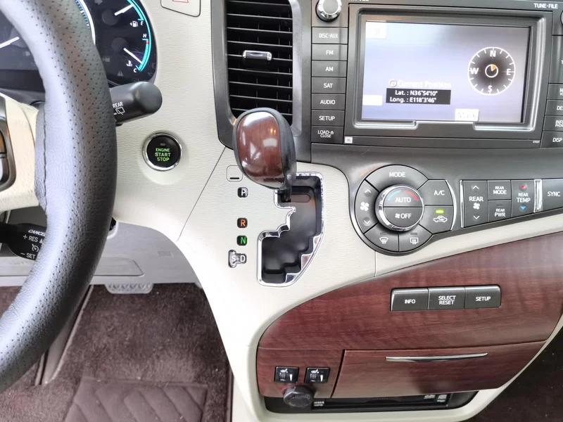 Toyota SIENNA 2013 car image #16