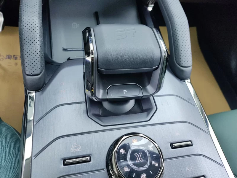Jetour Traveller 2023 car image #16