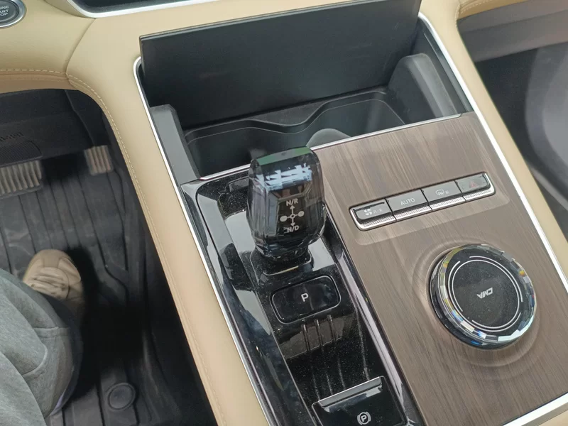 GEELY Monjaro MHEV 2024 car image #16