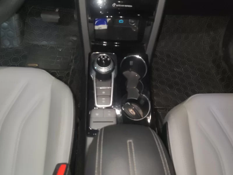 Ford Escape 2020 immagine di auto #16