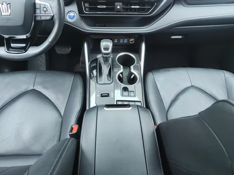 Toyota Crown Kluger 2023 car image #16