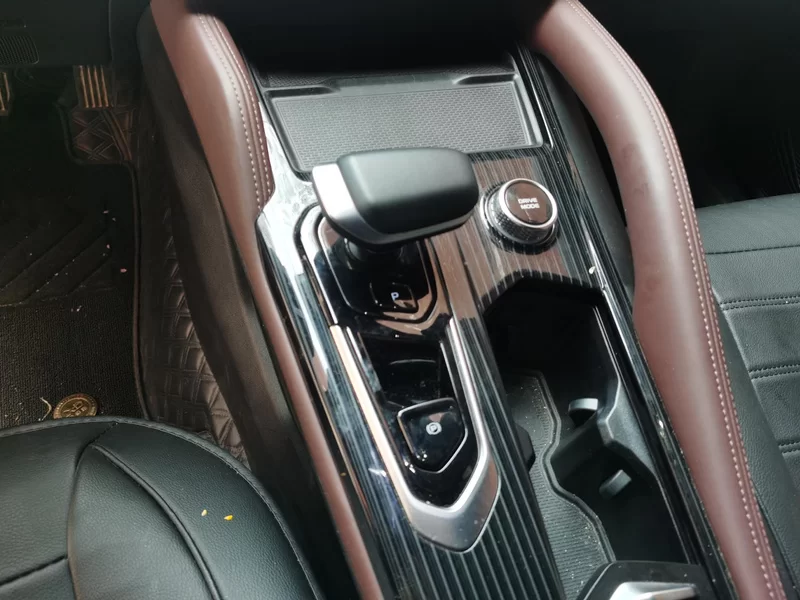 GEELY Monjaro MHEV 2023 car image #16