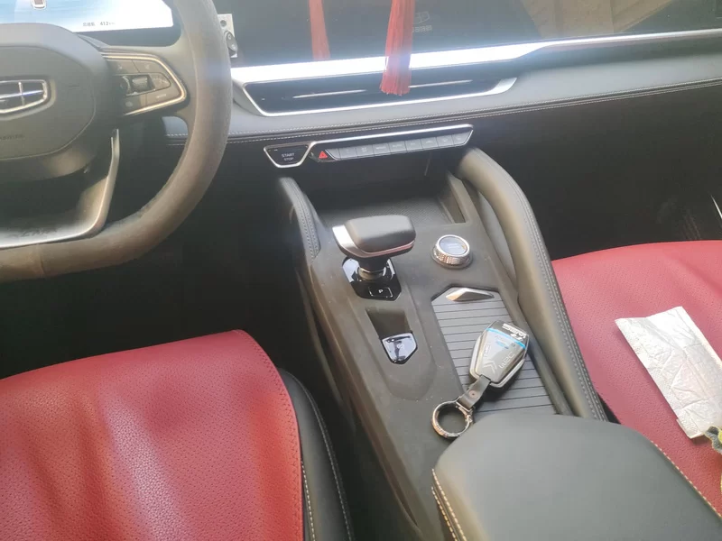 GEELY Monjaro MHEV 2025 car image #16