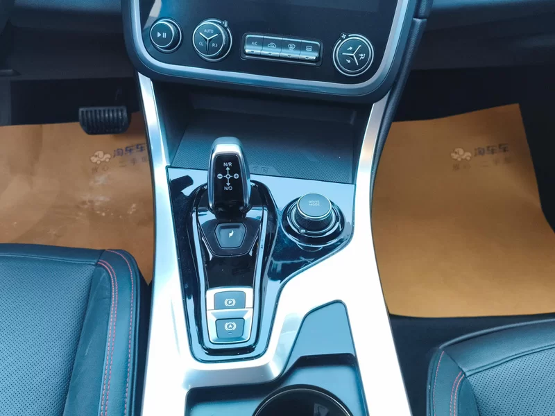 Lynk & Co 01 2018 #16 Lynk & Co 01 2018 car image #16