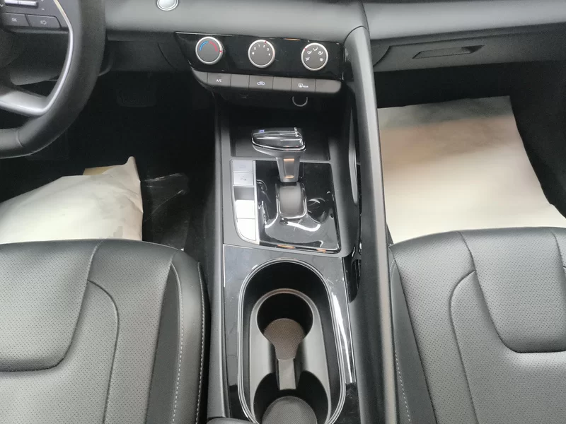 Hyundai Elantra 2023 #16 Hyundai Elantra 2023 car image #16