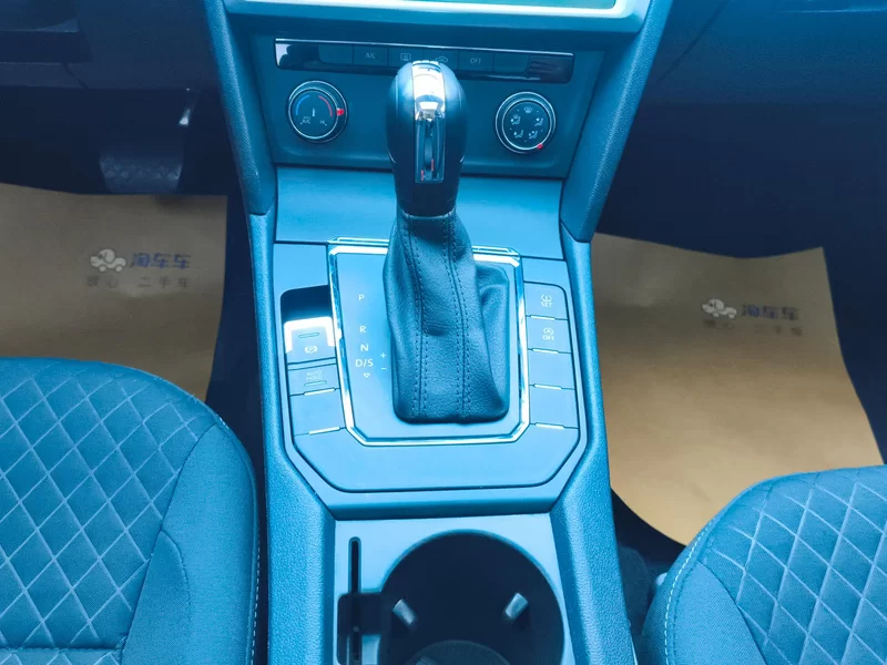 Volkswagen Lamando 2022 car image #16