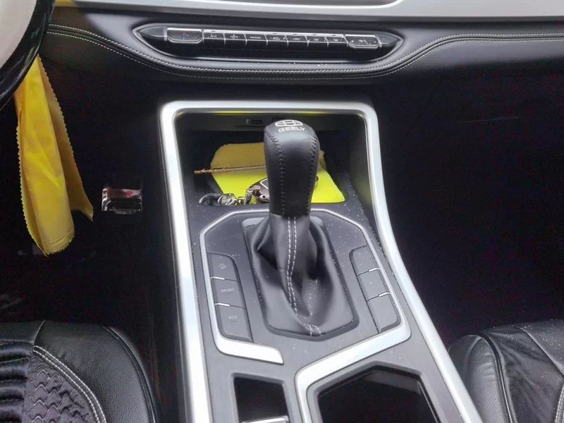 GEELY Vision X6 2021 car image #16