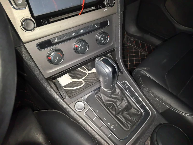 Volkswagen Golf 2015 car image #16