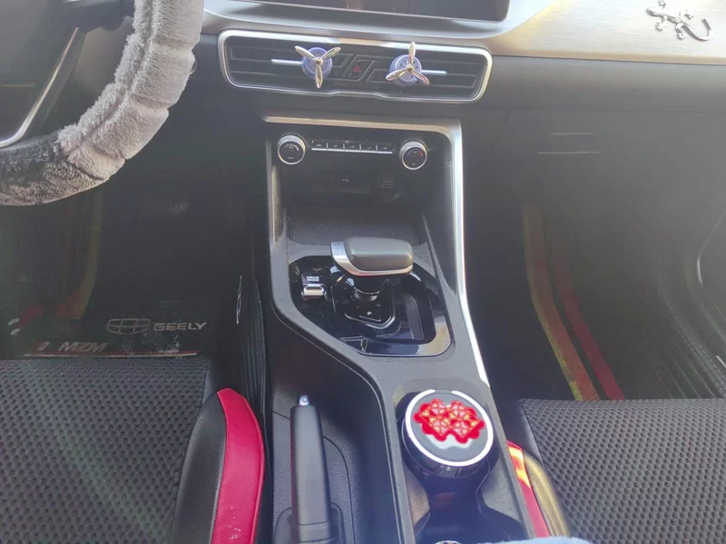 GEELY Coolray 2022 immagine di auto #16