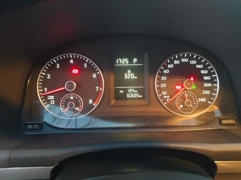 Volkswagen Touran 2015 car image #16