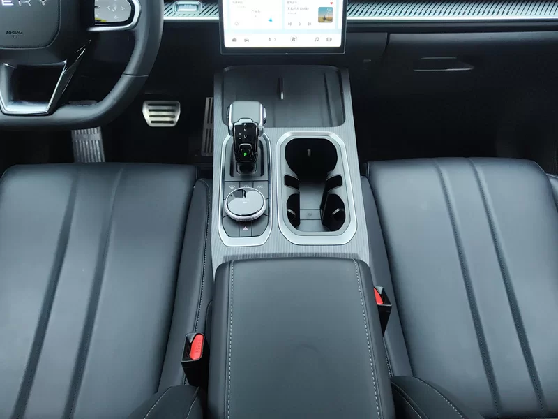 Chery Exploration 06 2023 car image #16