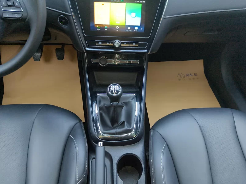 Roewe i5 2020 immagine di auto #16