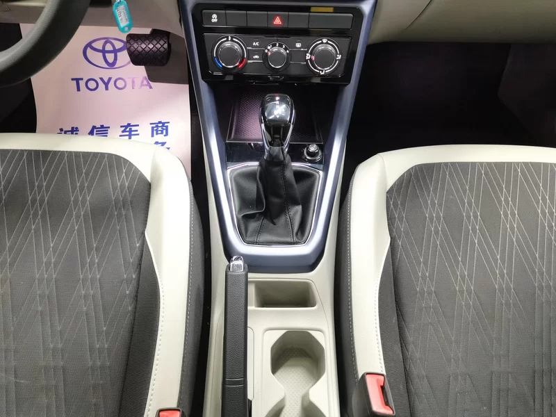 Volkswagen T-Cross 2019 car image #16