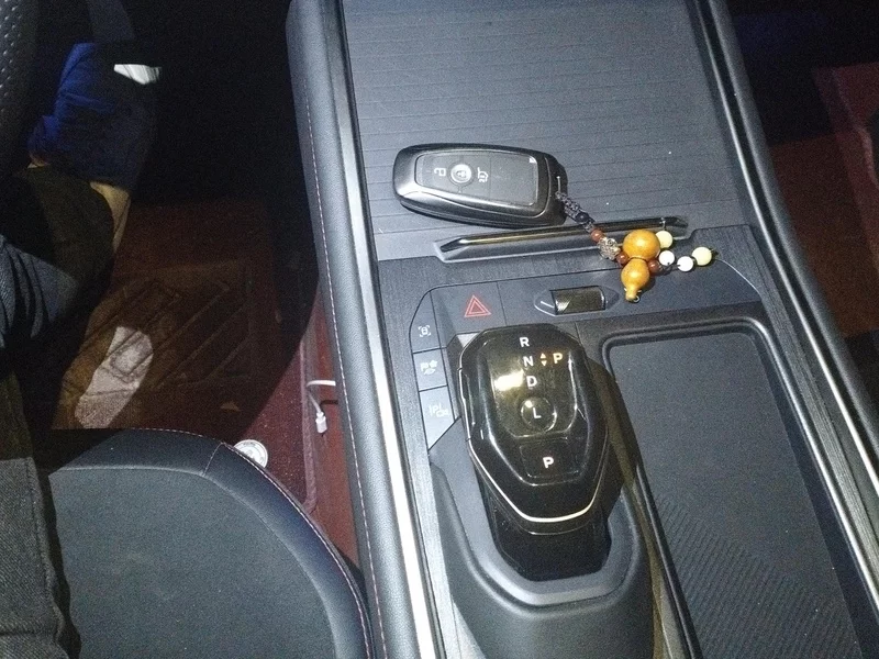 Ford Edge 2023 صورة سيارة #16