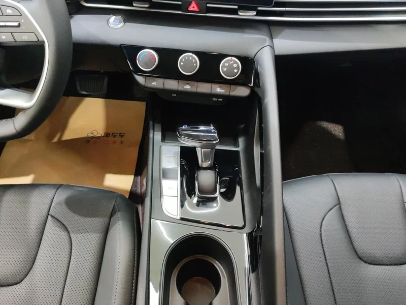 Hyundai Elantra 2023 car image #16