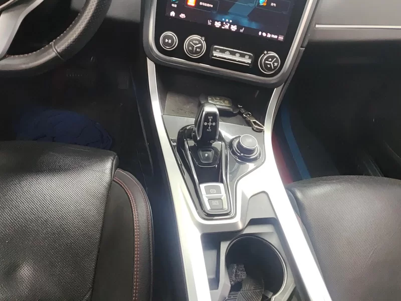 Lynk & Co 01 2019 #16 Lynk & Co 01 2019 car image #16