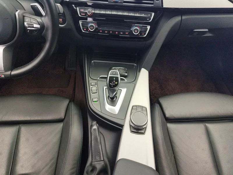 BMW 3 Series GT 2018 immagine di auto #16