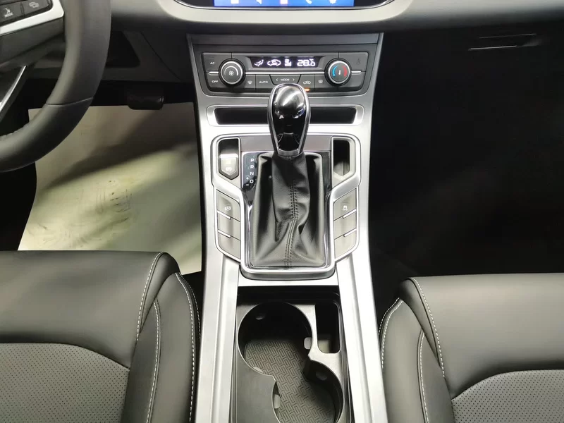 GEELY Emgrand 2020 #16 GEELY Emgrand 2020 car image #16