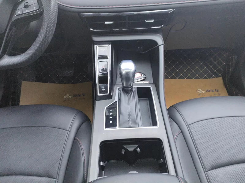 Roewe i5 2024 car image #16