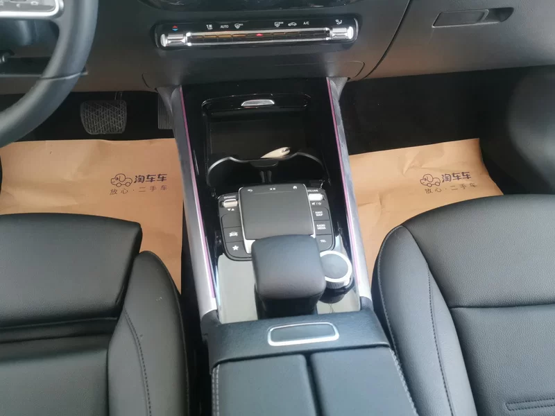 Mercedes-Benz GLA Class 2023 imagen de coche #16