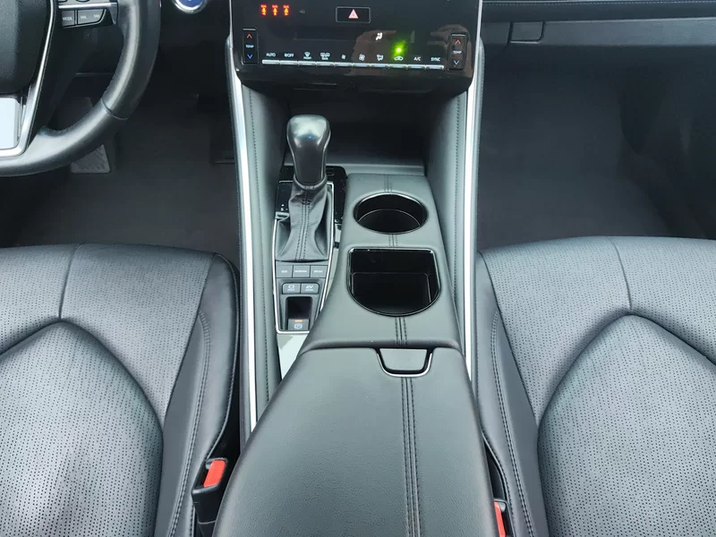 Toyota Avalon 2023 car image #16