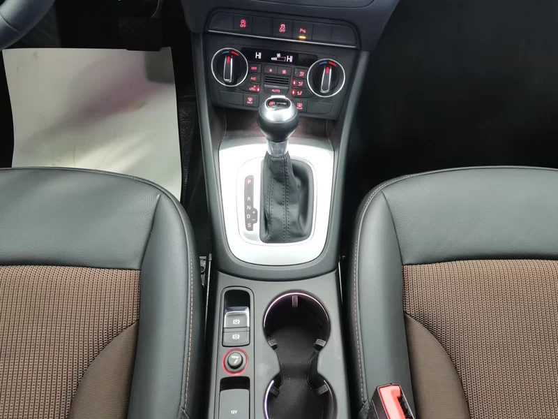 Audi Q3 2017 car image #16