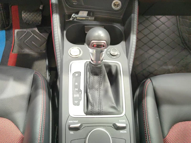 Audi Q2L 2020 car image #16