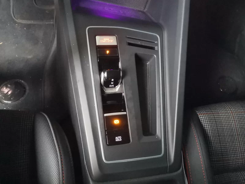 Volkswagen GolfGTI 2023 immagine di auto #16