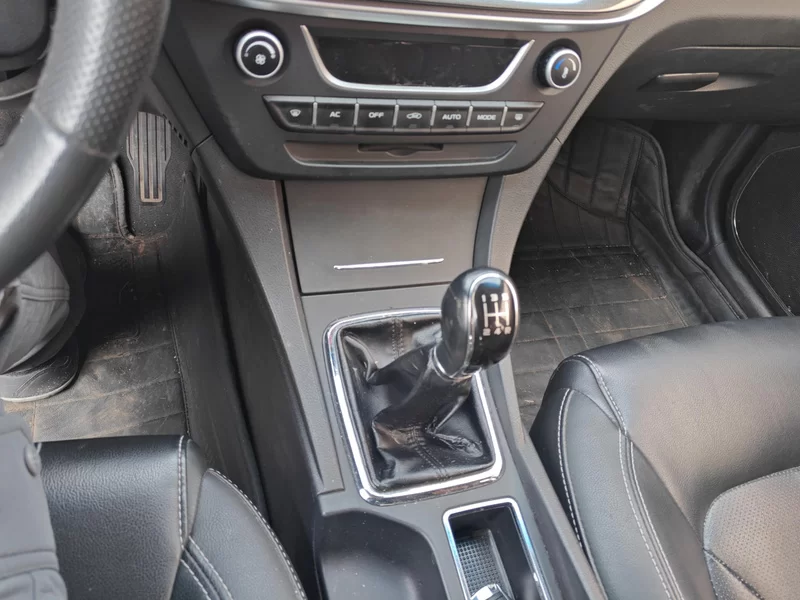 GEELY Emgrand 2017 car image #16
