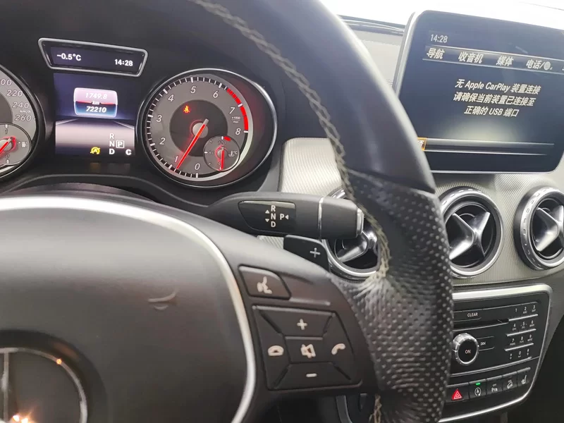 Mercedes-Benz GLA Class 2016 immagine di auto #16