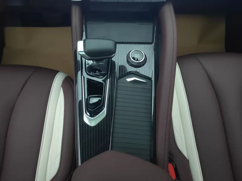 GEELY Monjaro 2024 car image #16