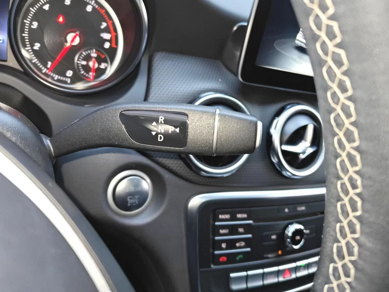 Mercedes-Benz GLA Class 2018 car image #16