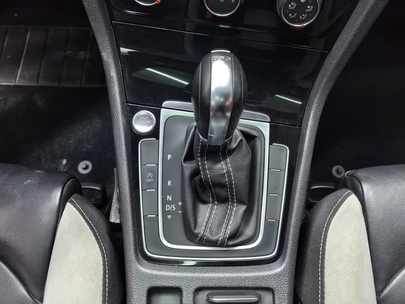 Volkswagen Golf 2020 car image #16