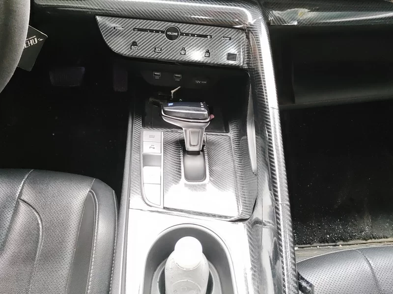 Hyundai Elantra 2021 immagine di auto #16