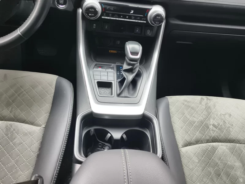 Toyota RAV4 2023 immagine di auto #16