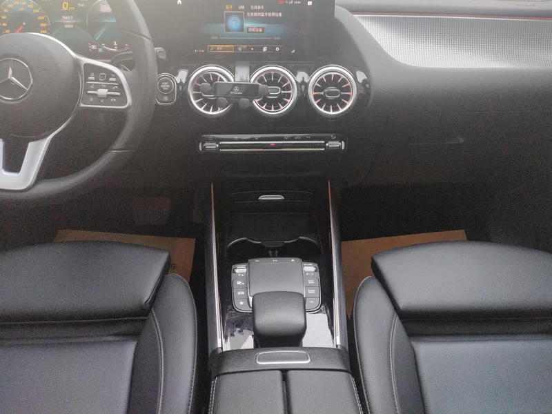 Mercedes-Benz GLA Class 2023 car image #16