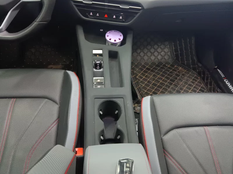 Volkswagen Lamando 2023 car image #16