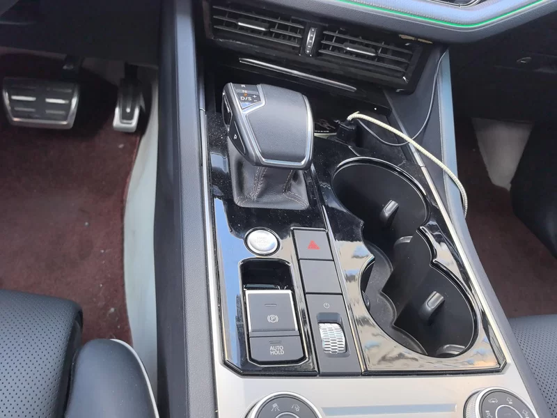Volkswagen Touareg 2020 car image #16