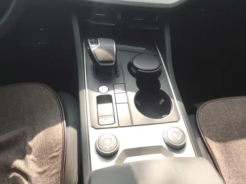 Volkswagen Touareg 2020 car image #16