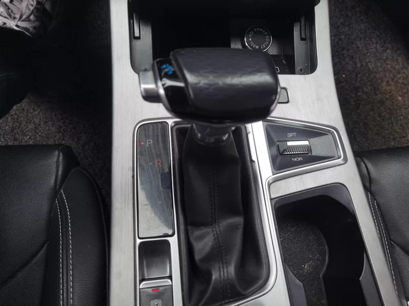X70 2023 car image #16