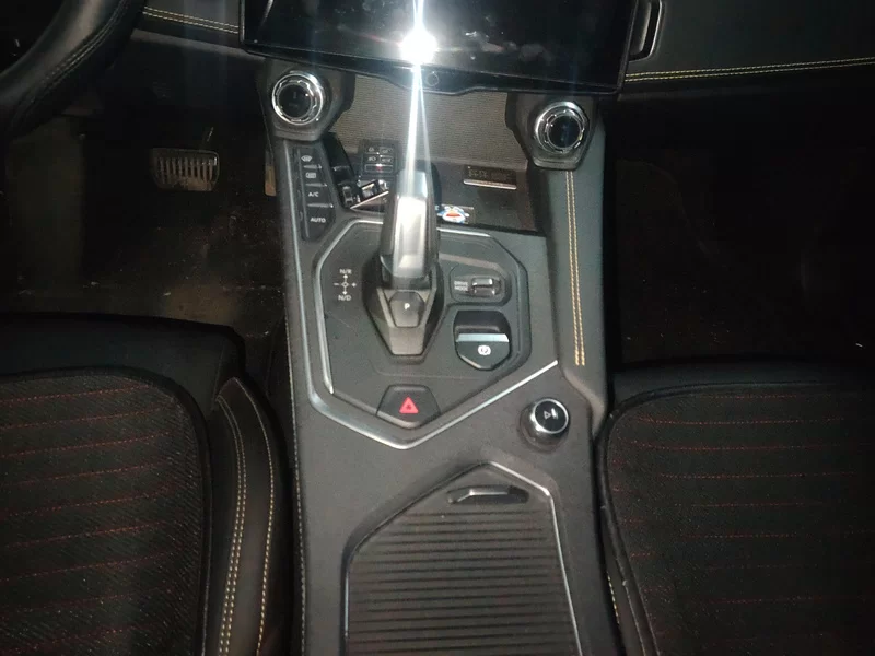 Lynk & Co 01 2024 car image #16