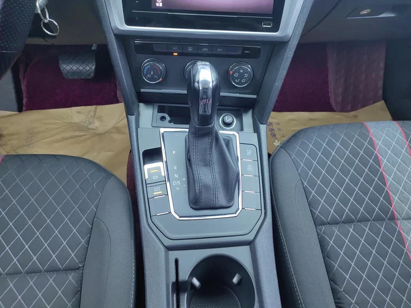 Volkswagen Lamando 2022 car image #16