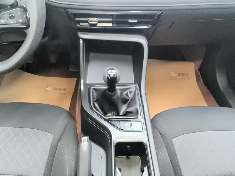 Roewe i5 2024 imagem de carro #16