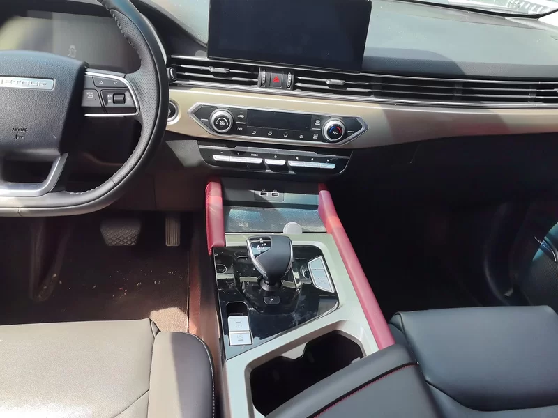 X70 2023 car image #16