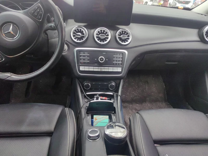 Mercedes-Benz GLA Class 2018 car image #16