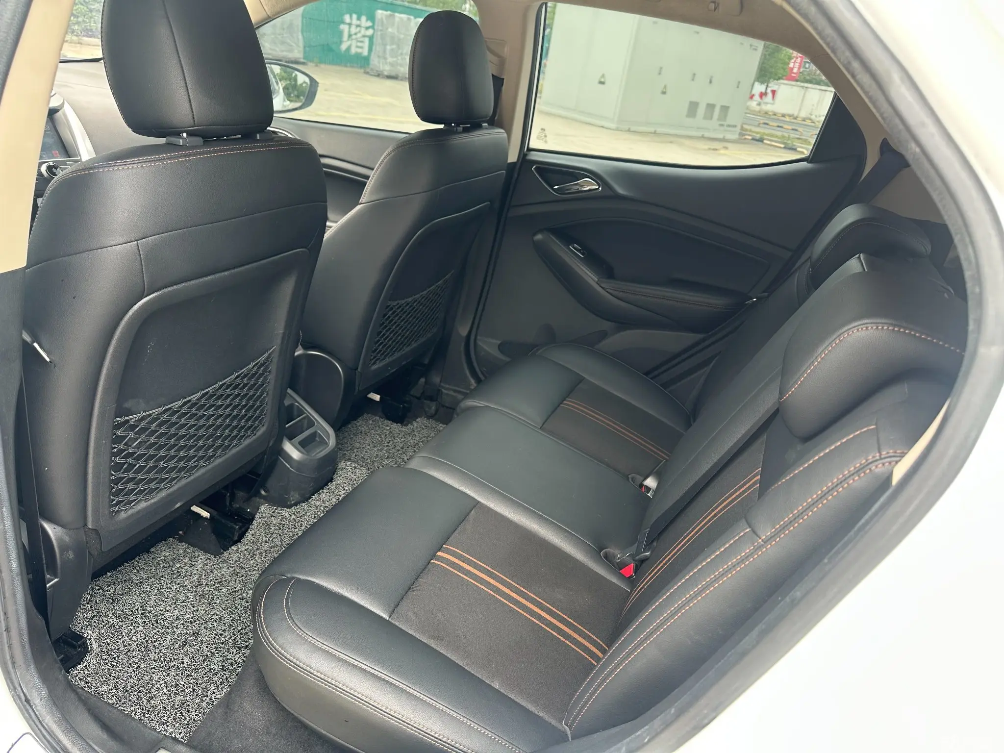 BYD Yuan 2018 صورة سيارة #16